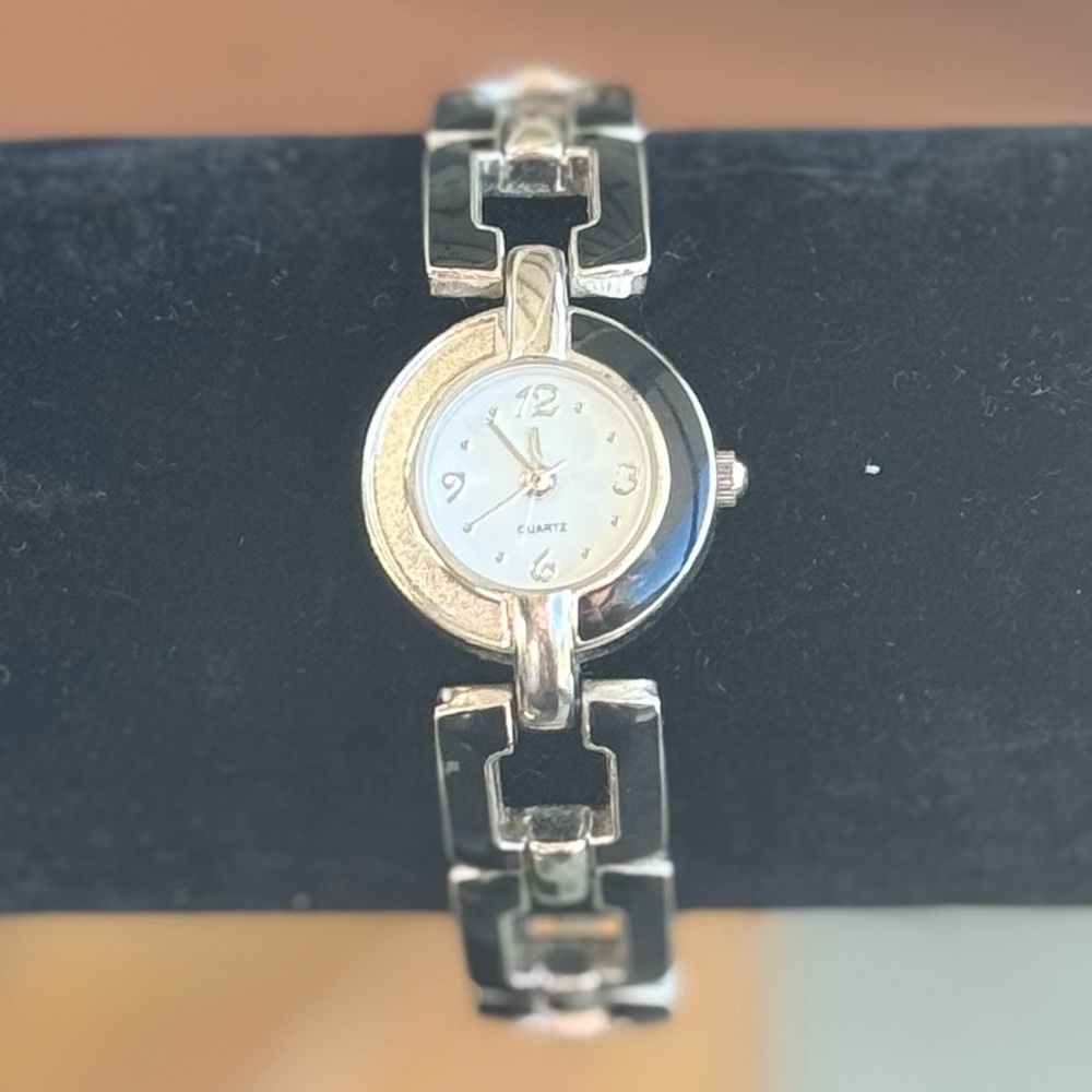 ❤️SOLD❤️ Black and Silver Women's Quartz Watch